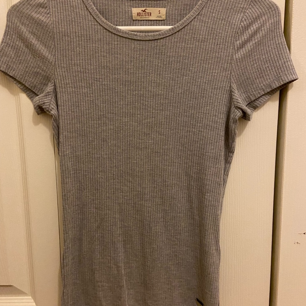 Hollister gray tight fitting ribbed tee size small